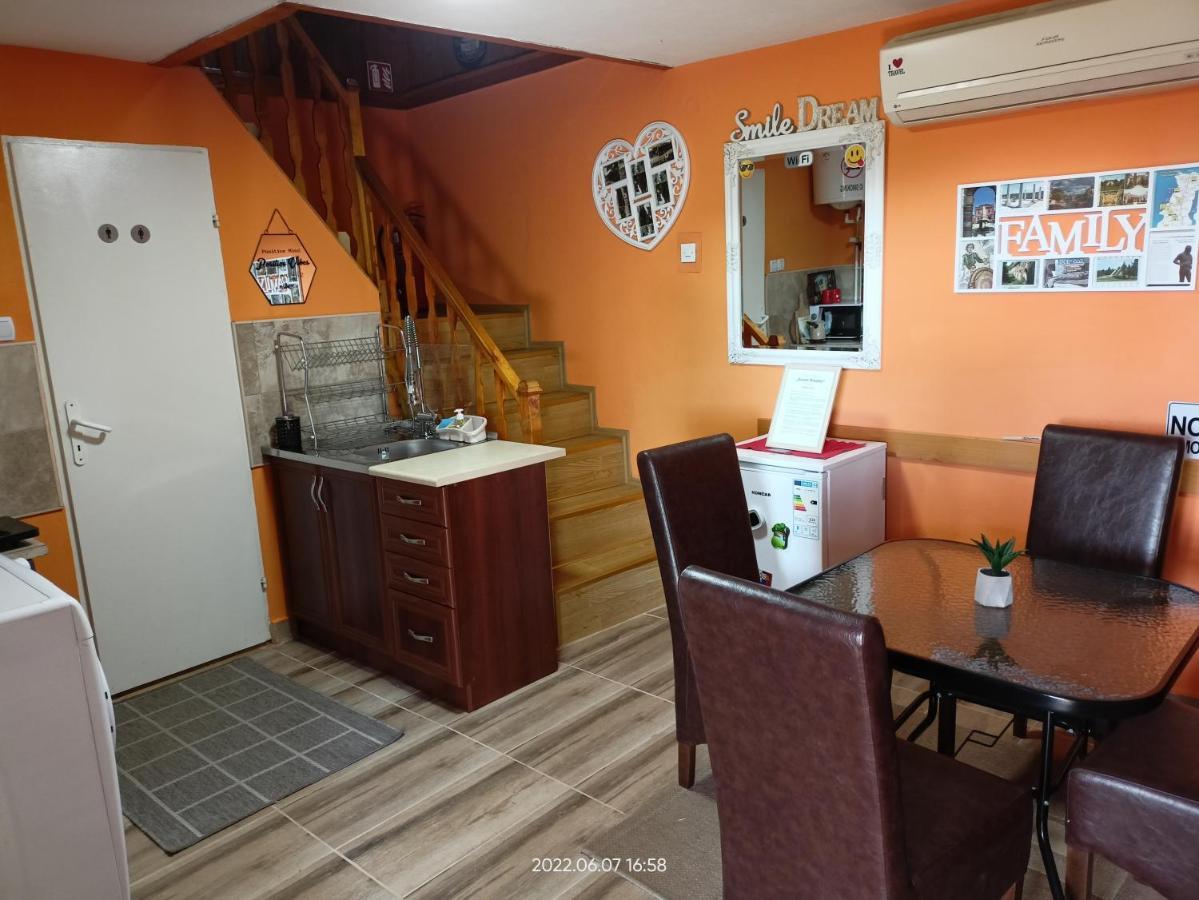 Sweet Dreams Apartment ซาเยชาร์ ภายนอก รูปภาพ
